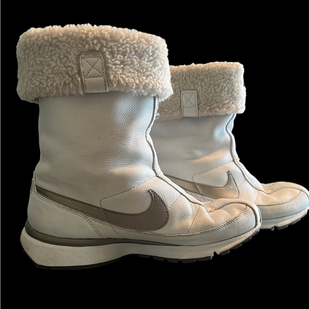 “You can’t find these anymore!” Nike Air Wafflo White Leather Shearling Boots